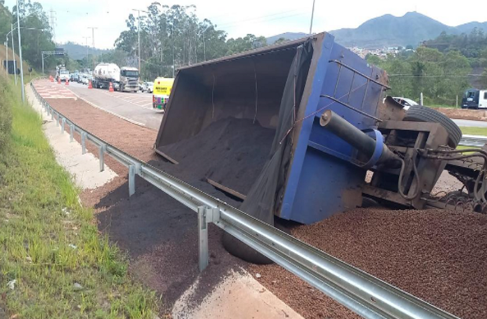 Pela Vez Desde A Inaugura O Caminh O Utiliza Rea De Escape Do